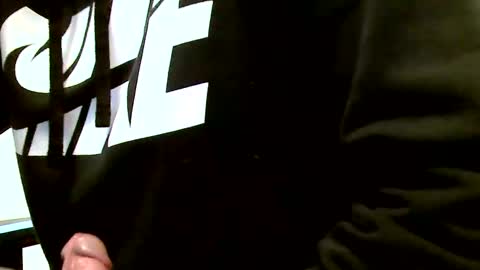 Snapshot of heretost chatting on December 17, 10:55 am mr D online show from December 17, 10:55 am