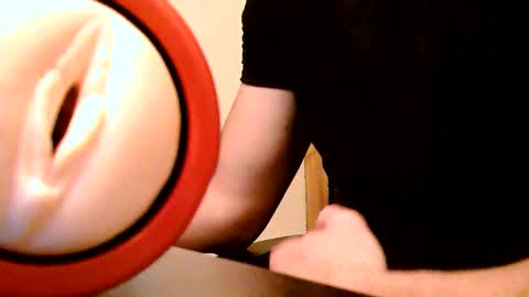 Snapshot of heretost chatting on December 5, 11:41 am mr D online show from December 5, 11:41 am