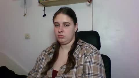 Snapshot of hess_luna_ chatting on October 8, 9:07 am hess_luna_ online show from October 8, 9:07 am