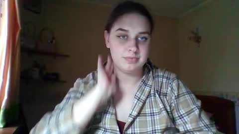 Snapshot of hess_luna_ chatting on November 7, 10:04 am hess_luna_ online show from November 7, 10:04 am