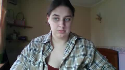 Snapshot of hess_luna_ chatting on November 12, 10:04 am hess_luna_ online show from November 12, 10:04 am