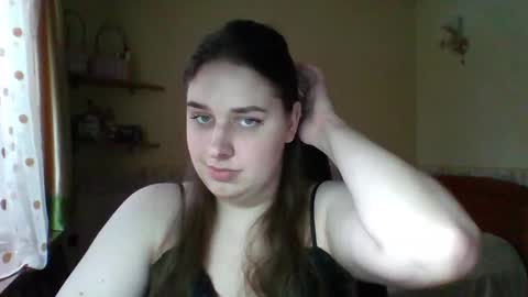 Snapshot of hess_luna_ chatting on February 6, 9:56 am hess_luna_ online show from February 6, 9:56 am