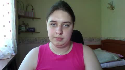 hess_luna_ online show from June 4, 9:15 am