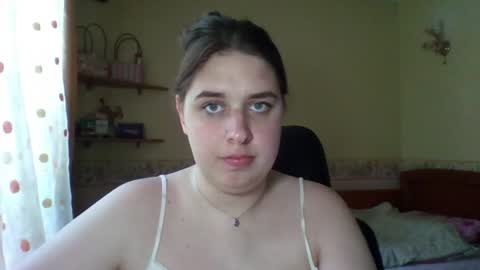 hess_luna_ online show from June 26, 9:03 am
