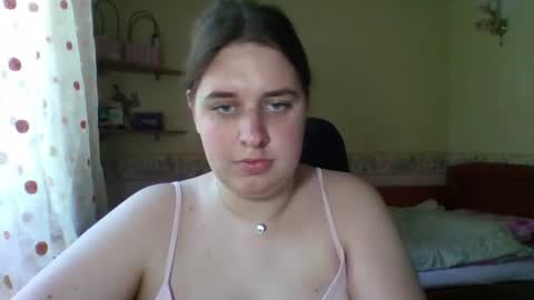 hess_luna_ online show from June 29, 9:04 am