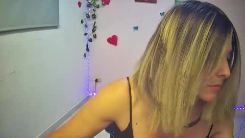 Hestesiaxx online show from March 14, 1:23 am