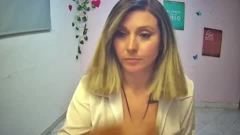 Hestesiaxx online show from April 7, 1:39 am