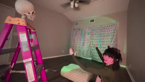 salem online show from December 15, 7:02 am