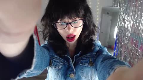 salem online show from February 9, 3:32 am