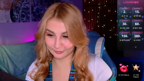 Snapshot of hey_cassie chatting on April 23, 3:14 pm hey_cassie online show from April 23, 3:14 pm