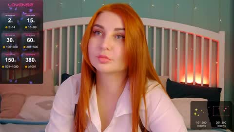 Snapshot of hey_cassie chatting on June 4, 3:18 pm hey_cassie online show from June 4, 3:18 pm