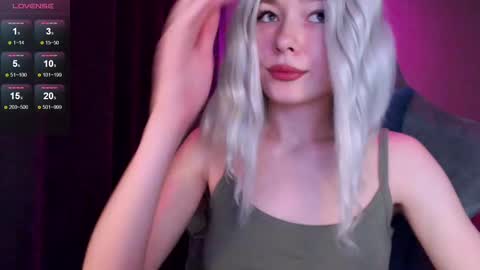 Snapshot of hey_nora_ chatting on December 9, 11:24 pm Nora online show from December 9, 11:24 pm