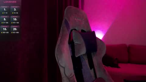 Snapshot of hey_nora_ chatting on December 17, 12:22 pm Nora online show from December 17, 12:22 pm