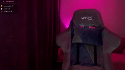 Snapshot of hey_nora_ chatting on March 7, 2:15 am Nora online show from March 7, 2:15 am