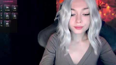 Snapshot of hey_nora_ chatting on October 28, 6:54 pm Nora online show from October 28, 6:54 pm