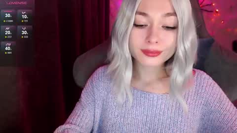 Snapshot of hey_nora_ chatting on November 22, 8:46 am Nora online show from November 22, 8:46 am