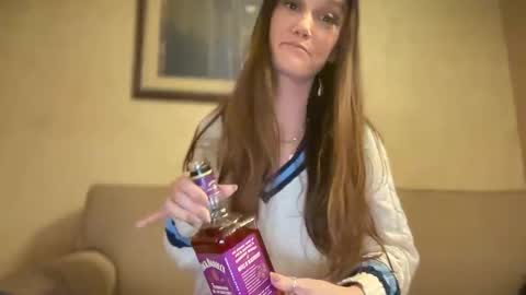 Snapshot of heyaliciabutler chatting on November 1, 1:18 am HeyAlicia online show from November 1, 1:18 am