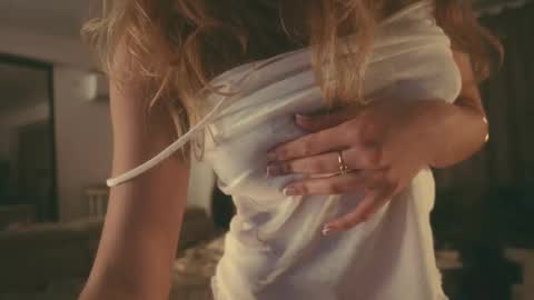 Snapshot of heybanan chatting on February 20, 11:43 pm Alina online show from February 20, 11:43 pm