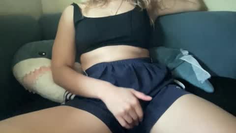 Snapshot of heybluebabe chatting on December 1, 8:03 pm Blue online show from December 1, 8:03 pm