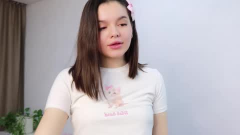 Snapshot of heyim_laura chatting on November 5, 8:36 am Laura online show from November 5, 8:36 am