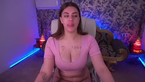 heykittenn online show from April 12, 7:24 am