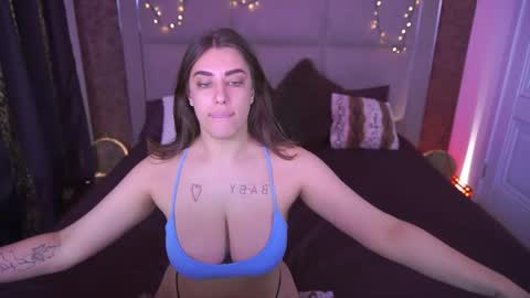 heykittenn online show from April 18, 6:17 am