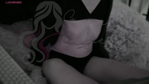 Gwen Elise online show from December 14, 3:28 pm