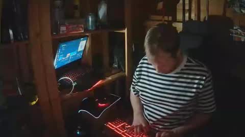 Snapshot of hharveyden chatting on February 24, 12:30 am H Dawg online show from February 24, 12:30 am