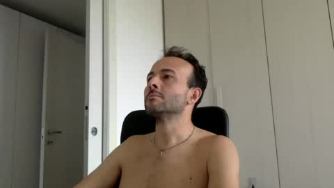 Snapshot of hhombre chatting on June 29, 9:04 am hhombre online show from June 29, 9:04 am