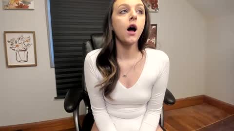 Snapshot of hi_cut_cutie chatting on January 16, 2:08 pm Paige online show from January 16, 2:08 pm