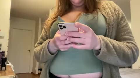 Snapshot of hichemlacoste333 chatting on December 5, 1:42 pm hichemlacoste333 online show from December 5, 1:42 pm