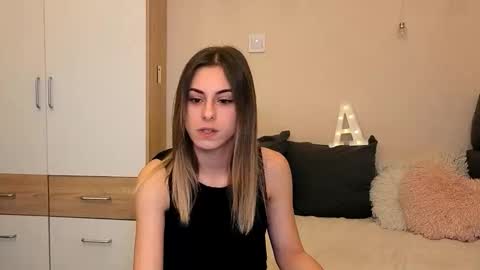 Snapshot of hidden_gem__ chatting on October 18, 3:02 pm Ana online show from October 18, 3:02 pm