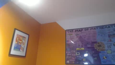 Snapshot of high__five chatting on December 17, 9:15 am high__five online show from December 17, 9:15 am