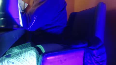 Snapshot of high__five chatting on December 19, 6:42 am high__five online show from December 19, 6:42 am