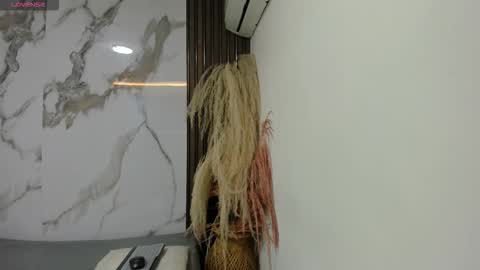 Hilary Thomsom online show from January 15, 12:32 pm