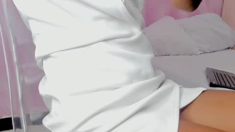 Snapshot of hillary_banks__ chatting on February 12, 4:23 am Hillary online show from February 12, 4:23 am