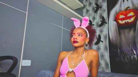 Snapshot of hillary_banks__ chatting on October 29, 6:26 am Hillary online show from October 29, 6:26 am