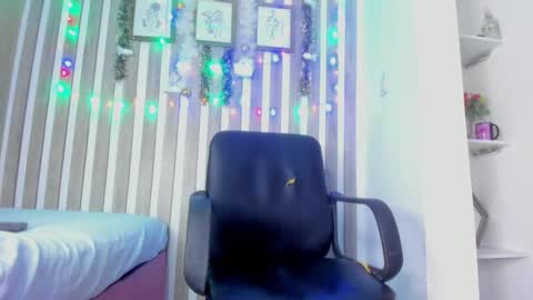 Snapshot of hillary_banks__ chatting on December 13, 10:26 pm Hillary online show from December 13, 10:26 pm