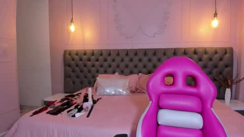 Snapshot of hillary_bigbutt chatting on February 19, 3:46 am Hillary online show from February 19, 3:46 am