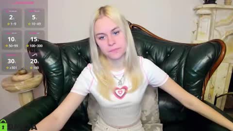 Snapshot of hilleva chatting on October 25, 7:38 am hilleva online show from October 25, 7:38 am