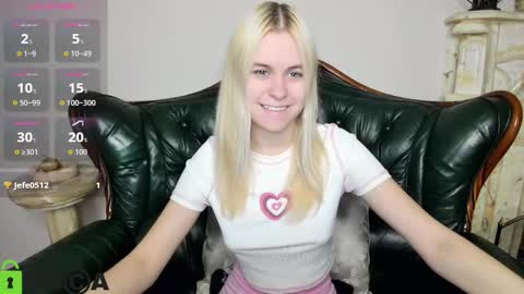 Snapshot of hilleva chatting on November 12, 8:37 am hilleva online show from November 12, 8:37 am