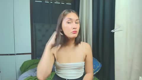 yuricah online show from February 11, 7:02 am