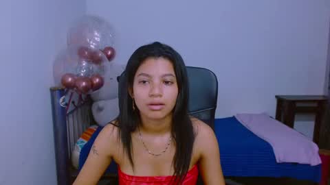 Snapshot of hinata_9 chatting on December 18, 3:34 am 0600AM-1100AM - online show from December 18, 3:34 am