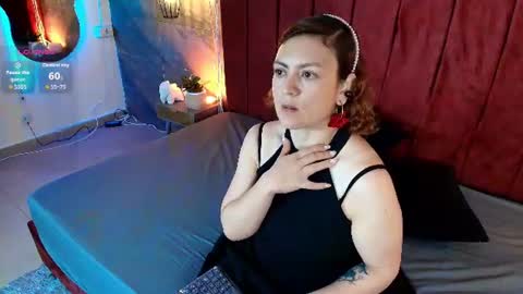 Snapshot of hinata_moonn chatting on August 6, 12:40 pm hinata_moonn online show from August 6, 12:40 pm