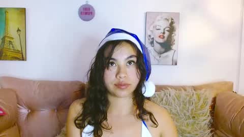 Snapshot of hinataleecs chatting on December 23, 10:21 am hinata lee online show from December 23, 10:21 am