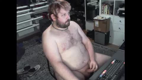 hipguy91 online show from December 17, 5:24 am