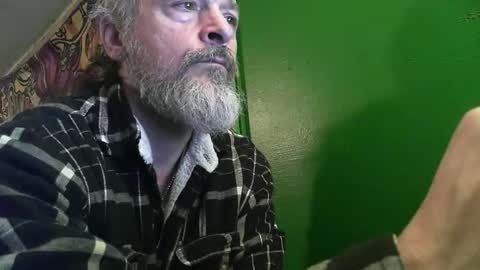 Snapshot of hippiedad333 chatting on January 7, 12:13 am hippiedad333 online show from January 7, 12:13 am