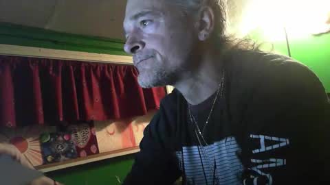 Snapshot of hippiedad333 chatting on February 2, 12:20 am hippiedad333 online show from February 2, 12:20 am