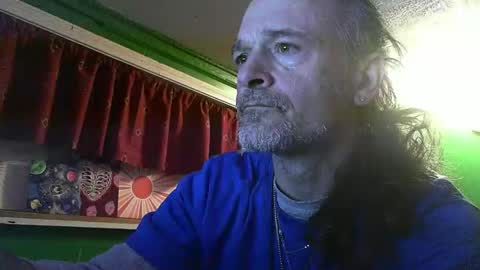 Snapshot of hippiedad333 chatting on February 14, 1:35 am hippiedad333 online show from February 14, 1:35 am