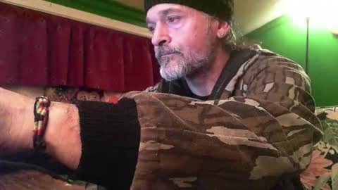 Snapshot of hippiedad333 chatting on March 2, 12:13 am hippiedad333 online show from March 2, 12:13 am